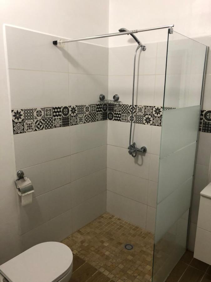 Хостел La Promenade House Ницца Экстерьер фото