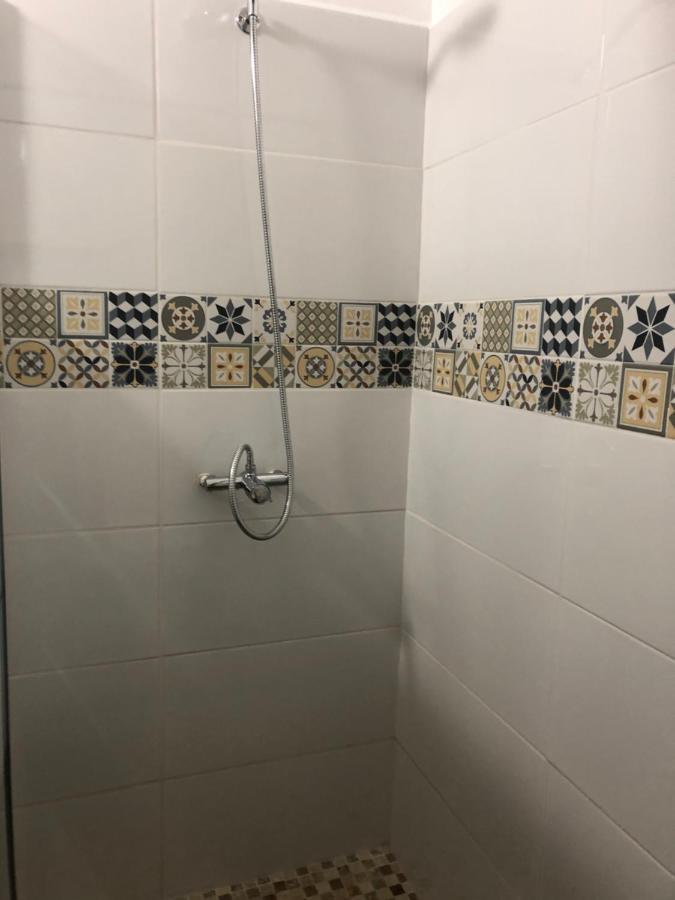 Хостел La Promenade House Ницца Экстерьер фото