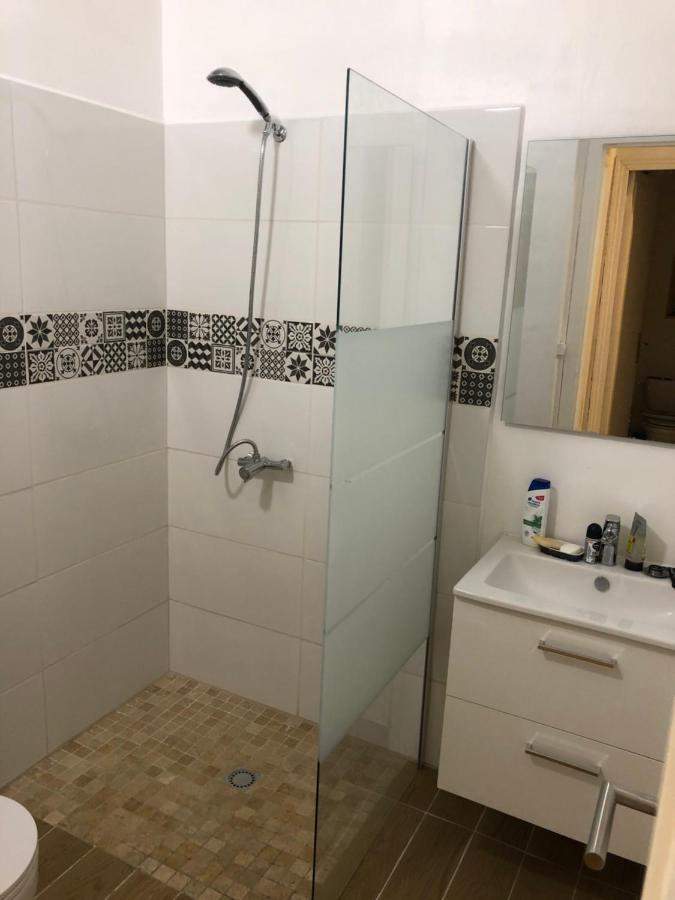 Хостел La Promenade House Ницца Экстерьер фото